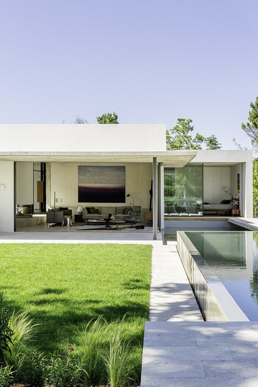 An Elegant Modern House with Panoramic View of Surrounding Nature in Madrid, Spain by Ábaton Arquitectura (28)