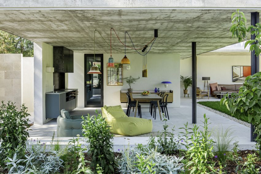 An Elegant Modern House with Panoramic View of Surrounding Nature in Madrid, Spain by Ábaton Arquitectura (32)