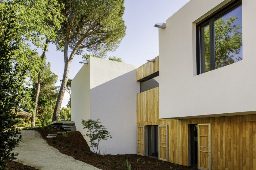 An Elegant Modern House with Panoramic View of Surrounding Nature in Madrid, Spain by Ábaton Arquitectura (36)