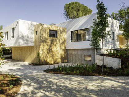 An Elegant Modern House with Panoramic View of Surrounding Nature in Madrid, Spain by Ábaton Arquitectura (37)