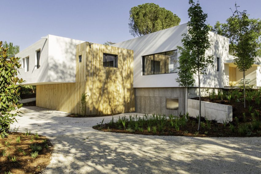An Elegant Modern House with Panoramic View of Surrounding Nature in Madrid, Spain by Ábaton Arquitectura (37)