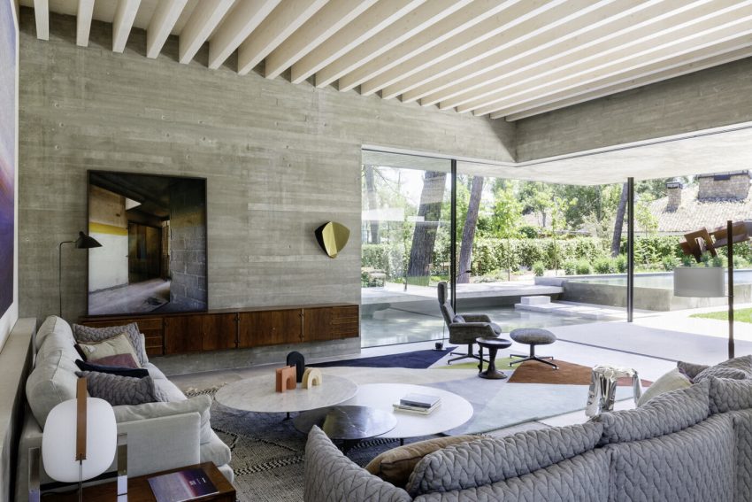 An Elegant Modern House with Panoramic View of Surrounding Nature in Madrid, Spain by Ábaton Arquitectura (4)