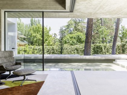 An Elegant Modern House with Panoramic View of Surrounding Nature in Madrid, Spain by Ábaton Arquitectura (7)
