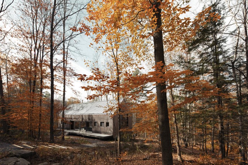 An Elegant Modern Vacation Home in the Catskill Mountains, New York by VIPP (12)