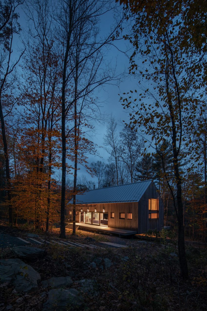 An Elegant Modern Vacation Home in the Catskill Mountains, New York by VIPP (13)