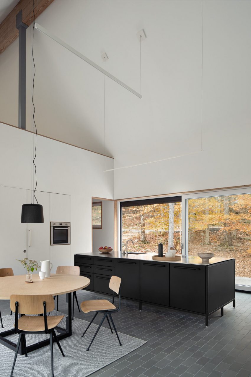 An Elegant Modern Vacation Home in the Catskill Mountains, New York by VIPP (5)