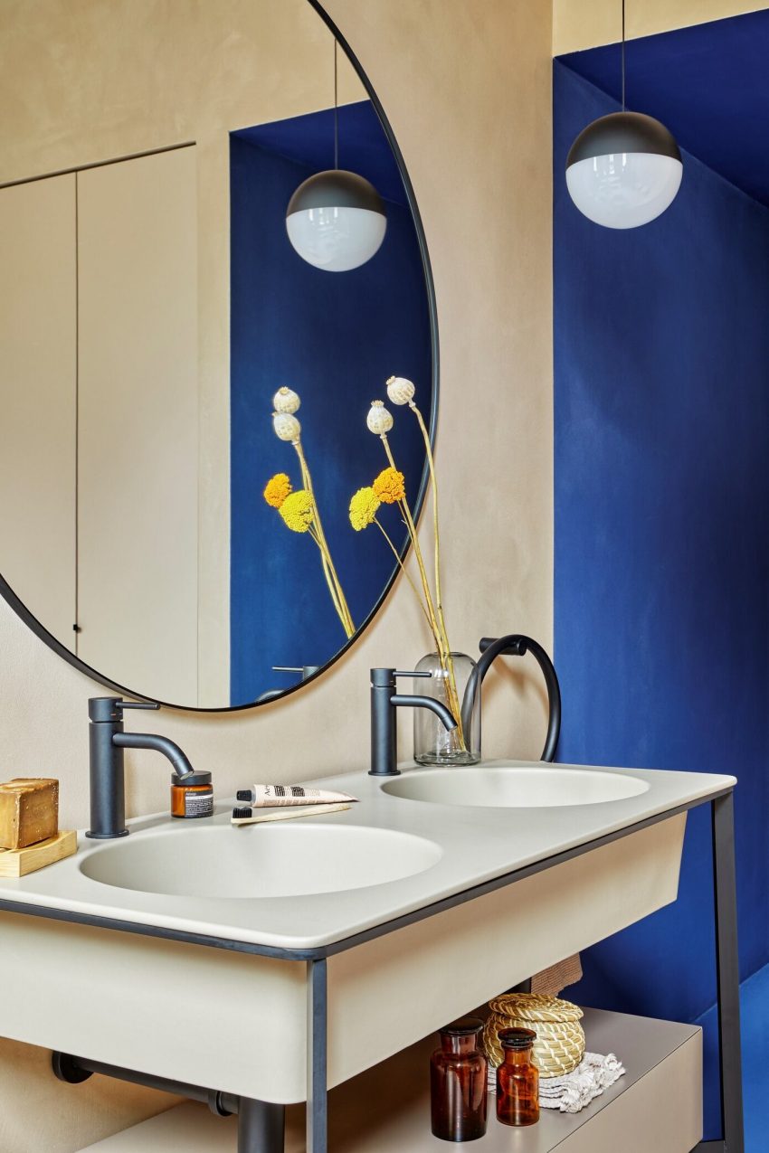 An Elegant Retro Apartment with a Soft and Harmonious Palette in Milan, Italy by Chromastudio (11)
