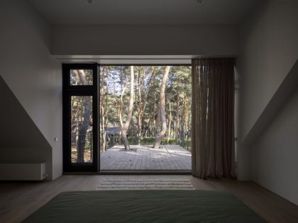 ArchObraz Designs an Elegant Contemporary Home Among the Pines in Dnipro, Ukraine (17)