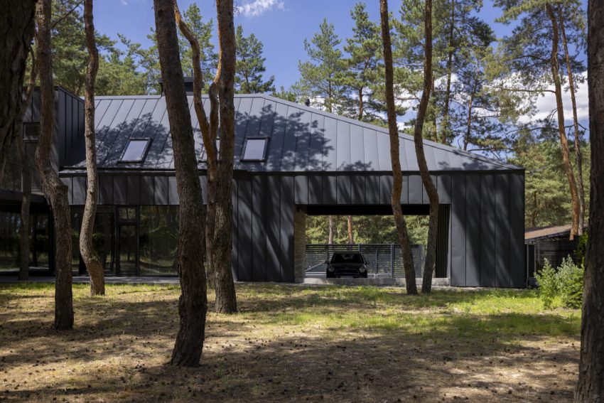 ArchObraz Designs an Elegant Contemporary Home Among the Pines in Dnipro, Ukraine (23)