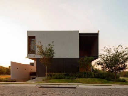 Arqueodigma Estudio Designs a Beautiful and Elegant Contemporary House in Guadalajara, Mexico (1)