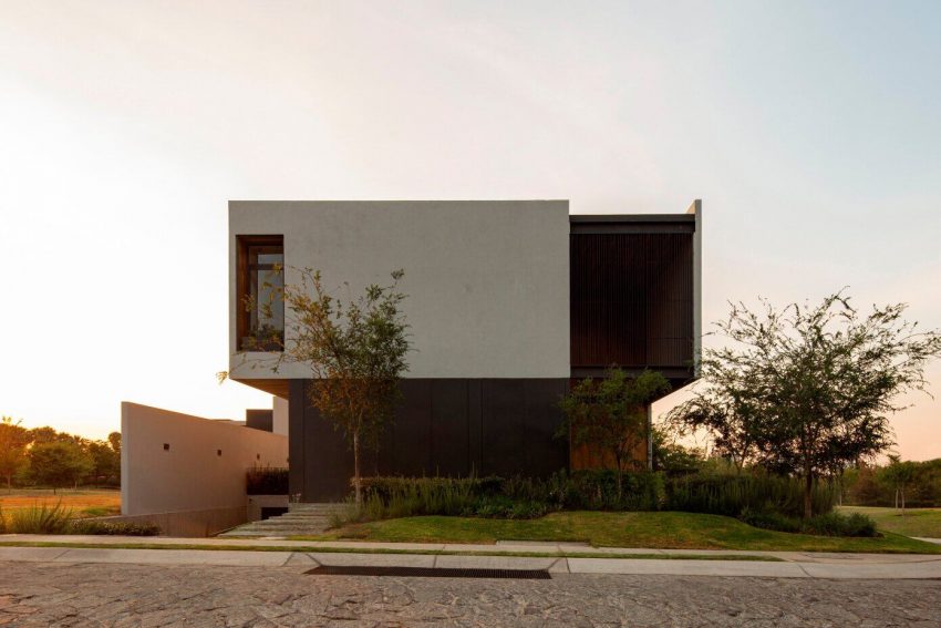 Arqueodigma Estudio Designs a Beautiful and Elegant Contemporary House in Guadalajara, Mexico (1)