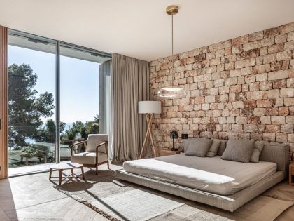 BEEF Architekti Designs a Stunning Modern Stone House in Palma de Mallorca, Spain (11)