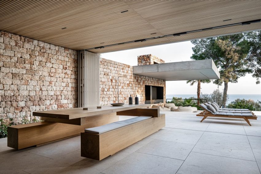 BEEF Architekti Designs a Stunning Modern Stone House in Palma de Mallorca, Spain (15)