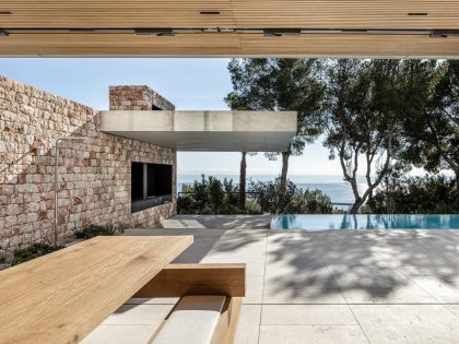 BEEF Architekti Designs a Stunning Modern Stone House in Palma de Mallorca, Spain (16)