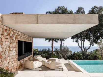 BEEF Architekti Designs a Stunning Modern Stone House in Palma de Mallorca, Spain (17)