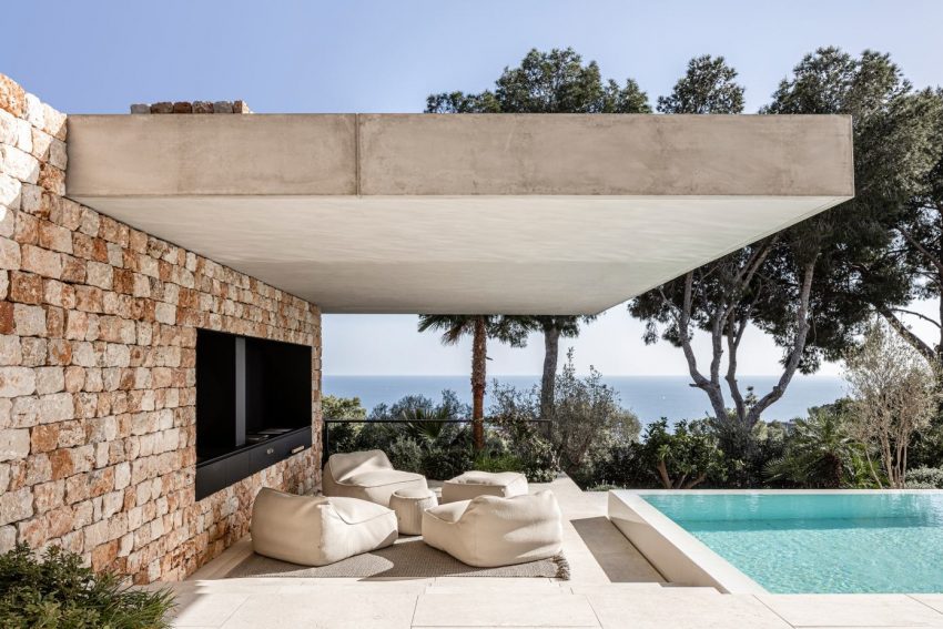 BEEF Architekti Designs a Stunning Modern Stone House in Palma de Mallorca, Spain (17)