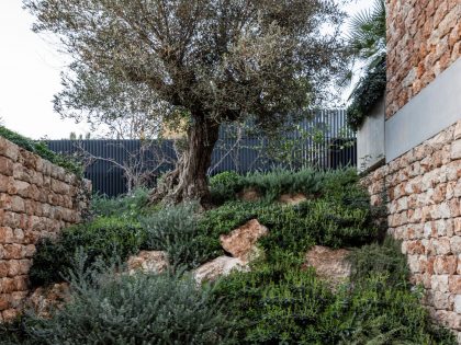 BEEF Architekti Designs a Stunning Modern Stone House in Palma de Mallorca, Spain (18)