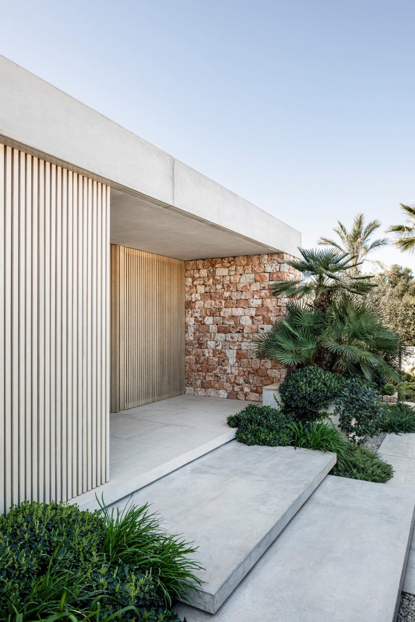 BEEF Architekti Designs a Stunning Modern Stone House in Palma de Mallorca, Spain (22)