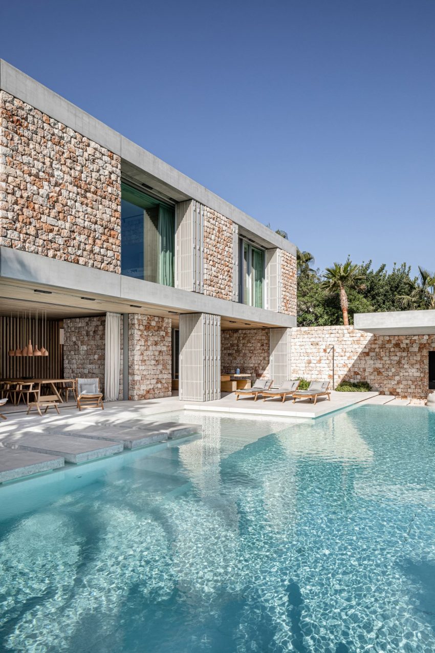 BEEF Architekti Designs a Stunning Modern Stone House in Palma de Mallorca, Spain (26)