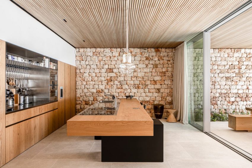 BEEF Architekti Designs a Stunning Modern Stone House in Palma de Mallorca, Spain (6)