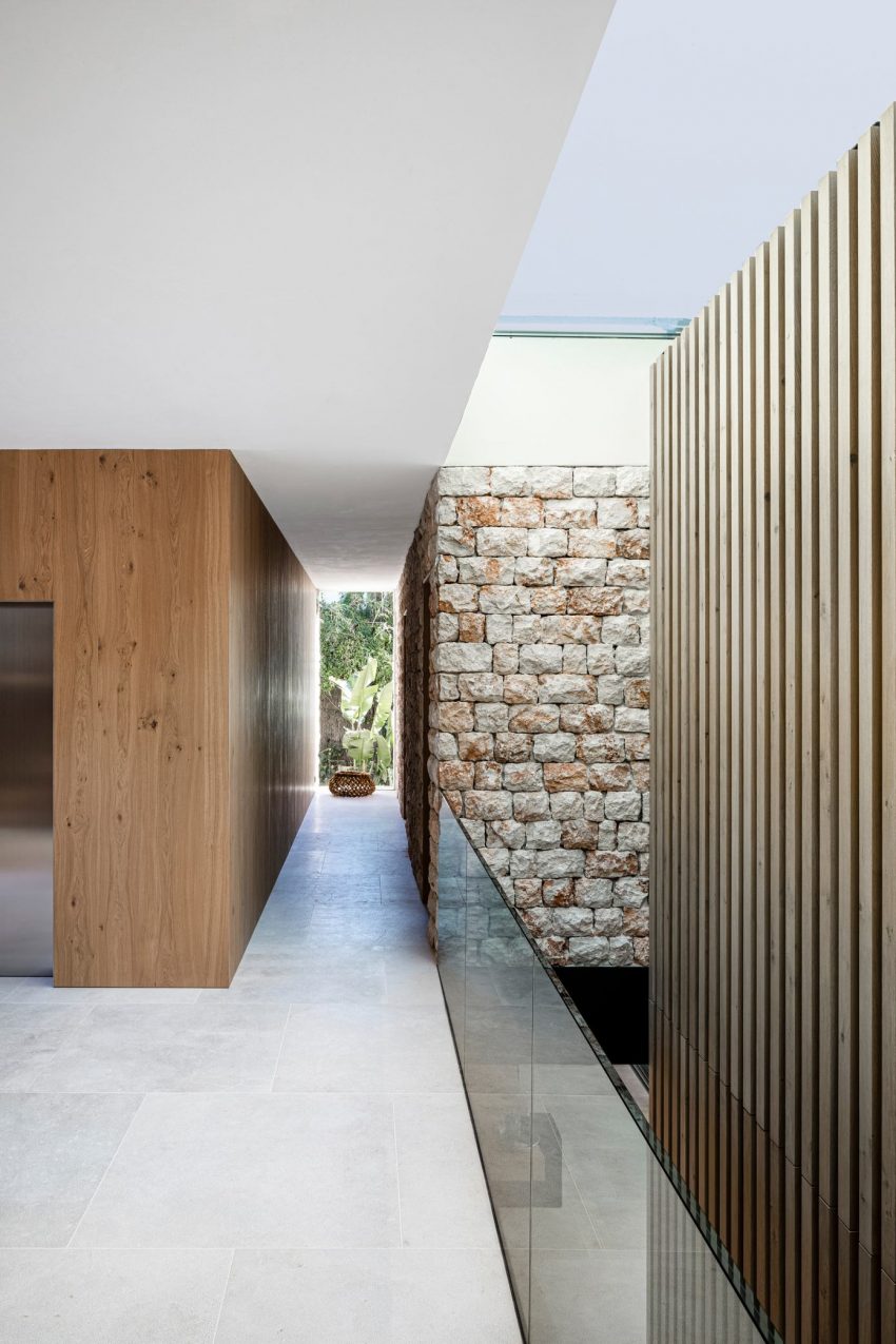 BEEF Architekti Designs a Stunning Modern Stone House in Palma de Mallorca, Spain (8)