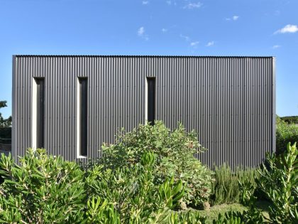 Candida Tabet Arquitetura Designs a Contemporary Home in José Ignacio, Uruguay (2)