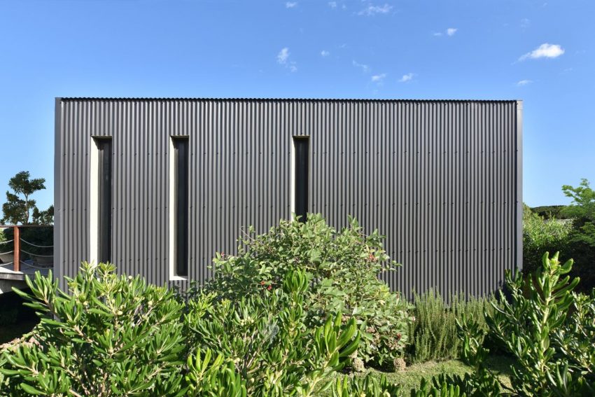 Candida Tabet Arquitetura Designs a Contemporary Home in José Ignacio, Uruguay (2)