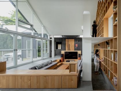 Emerge Architects & Associates Design a Contemporary Home with Elegant Wooden Surfaces in Taiwan (4)