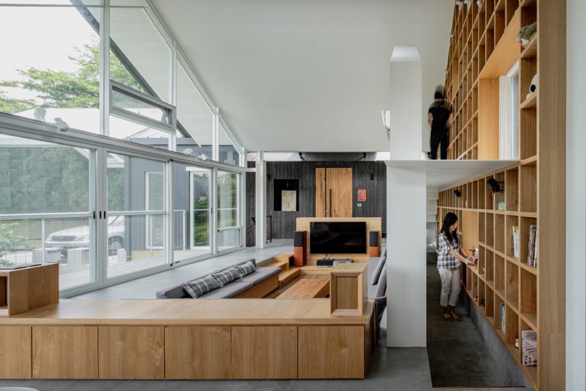 Emerge Architects & Associates Design a Contemporary Home with Elegant Wooden Surfaces in Taiwan (4)