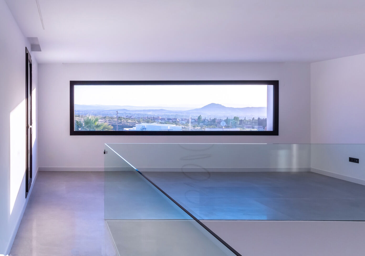 Enrique Jiménez Designs a Striking Contemporary Home in La Zubia, Spain (9)