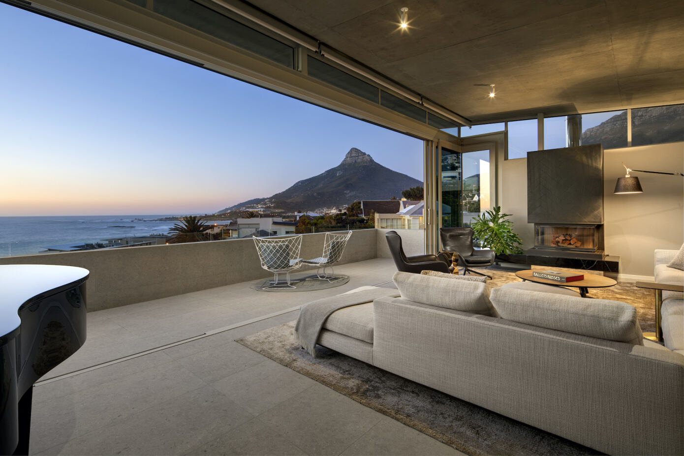 Fabian Architects & Make Studio Renovate a Contemporary Home in Cape Town, South Africa (3)