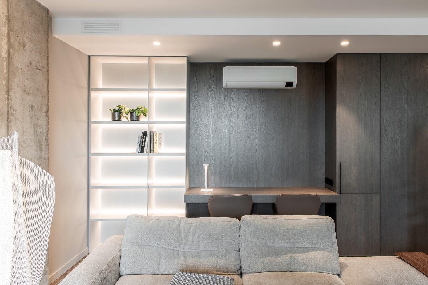 IDAS Interior Design Firm Designs a Stylish Contemporary Penthouse in Vilnius, Lithuania (4)