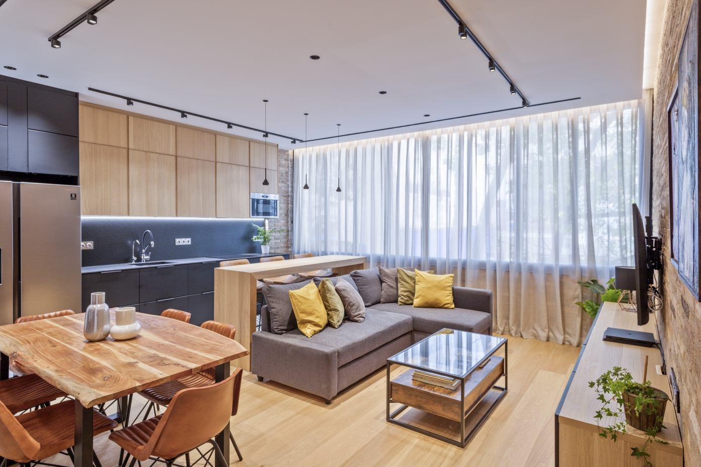 Luis Sanandres Interiorismo Designs a Small Modern Apartment in Sitges, Spain (1)