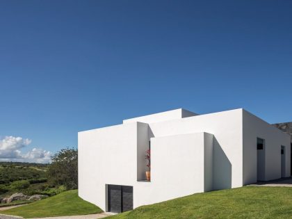 NEBR Arquitetura Designs a Stylish Contemporary House Set Amidst the Scenic Rocky Lands of Gravatá, Brazil (16)