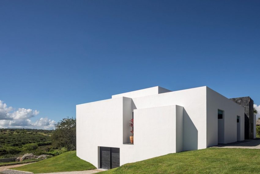 NEBR Arquitetura Designs a Stylish Contemporary House Set Amidst the Scenic Rocky Lands of Gravatá, Brazil (16)