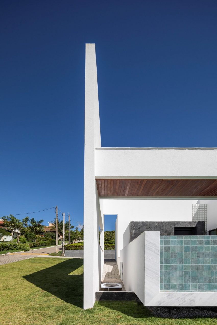 NEBR Arquitetura Designs a Stylish Contemporary House Set Amidst the Scenic Rocky Lands of Gravatá, Brazil (17)