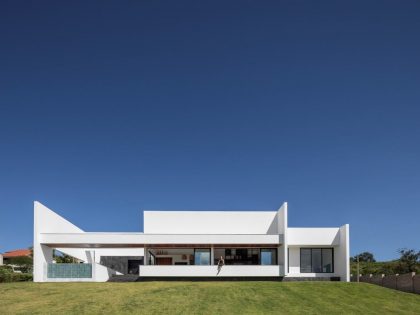 NEBR Arquitetura Designs a Stylish Contemporary House Set Amidst the Scenic Rocky Lands of Gravatá, Brazil (2)