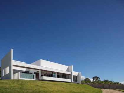 NEBR Arquitetura Designs a Stylish Contemporary House Set Amidst the Scenic Rocky Lands of Gravatá, Brazil (3)