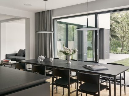 Neostudio Architekci Designs a Cozy Minimalist Home Near the Forest in Poznań, Poland (2)