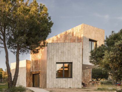 OOIIO Architecture Designs a Striking and Unusual Contemporary Home in Madrid, Spain (14)