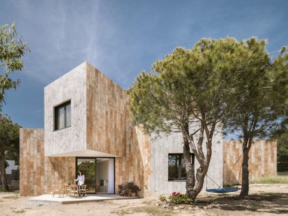 OOIIO Architecture Designs a Striking and Unusual Contemporary Home in Madrid, Spain (16)