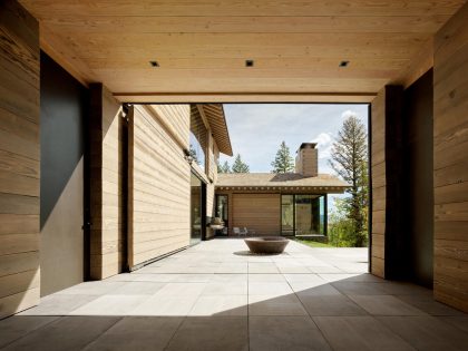 Olson Kundig Designs an Amazing Contemporary Mountain Home in Jackson Hole, Wyoming (25)