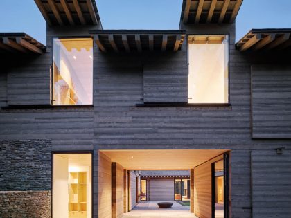 Olson Kundig Designs an Amazing Contemporary Mountain Home in Jackson Hole, Wyoming (30)