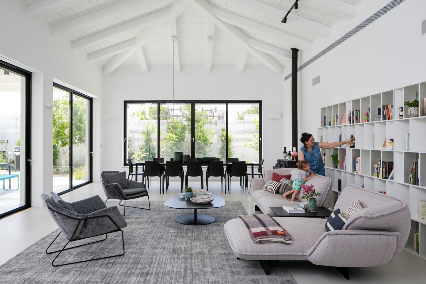 Studio Dulu Designs a Warm and Inviting Contemporary Home in Central Israel (1)