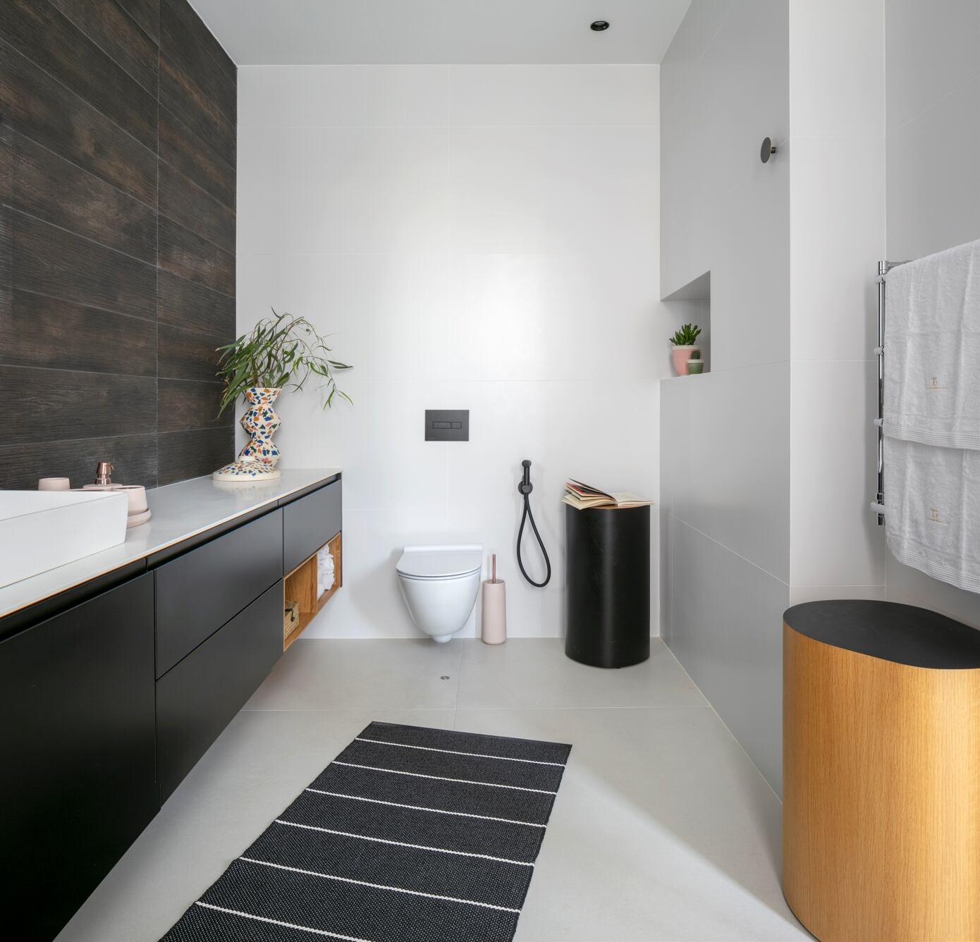 Studio Dulu Designs a Warm and Inviting Contemporary Home in Central Israel (11)