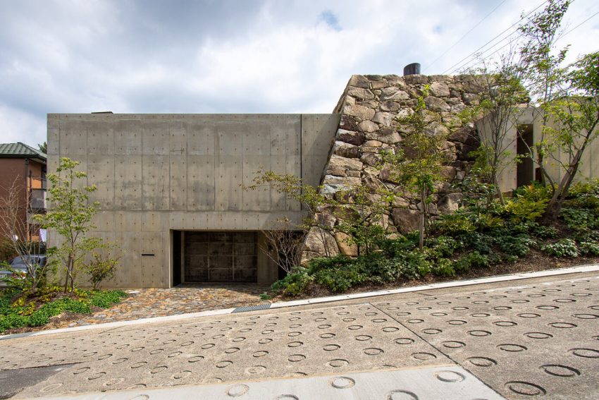 Tomoaki Uno Architects Design a Unique Concrete and Stone House in Nagoya, Japan (1)