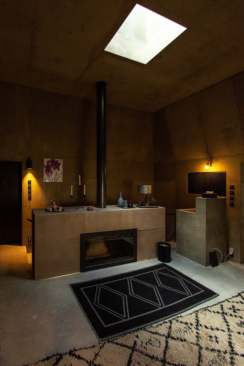 Tomoaki Uno Architects Design a Unique Concrete and Stone House in Nagoya, Japan (10)