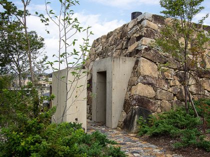 Tomoaki Uno Architects Design a Unique Concrete and Stone House in Nagoya, Japan (14)