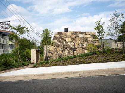 Tomoaki Uno Architects Design a Unique Concrete and Stone House in Nagoya, Japan (16)