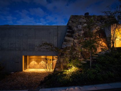 Tomoaki Uno Architects Design a Unique Concrete and Stone House in Nagoya, Japan (21)